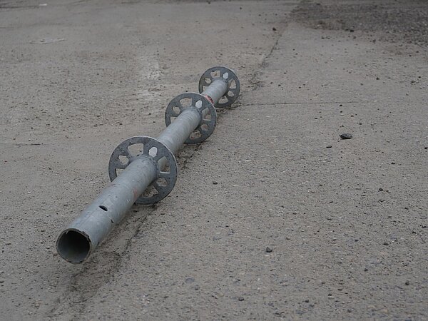 Stiel LW, Stahl mit angeformten Rohrverbinder, 1,50m
