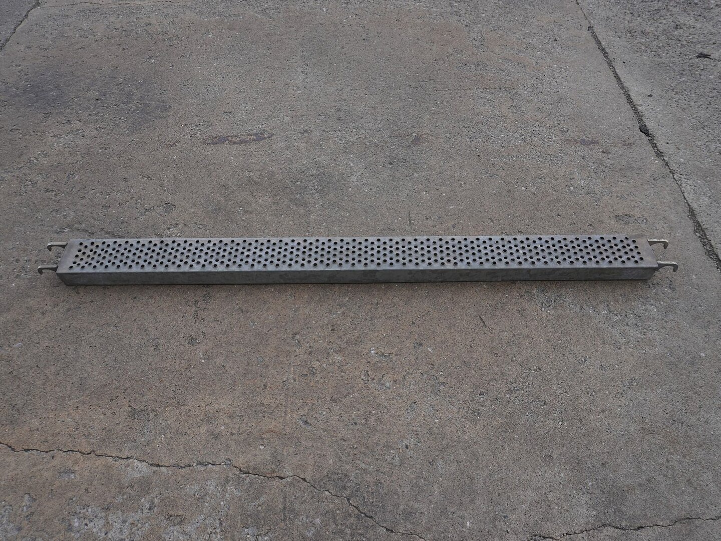 Stahlboden B14, Rohr-Auflage, 200 L x 7,5 H