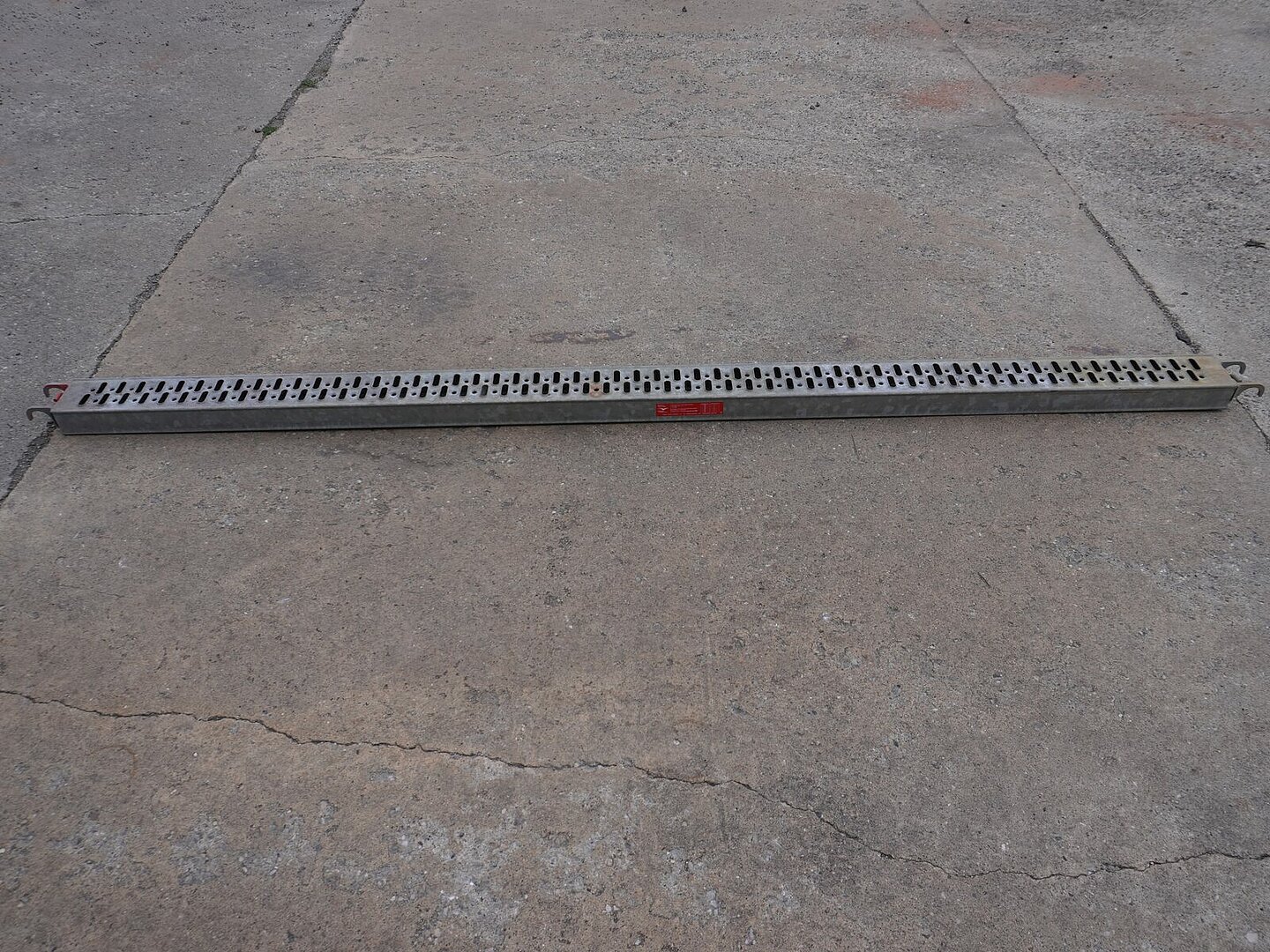 Stahlboden B14, Rohr-Auflage, 300 L x 7,5 H