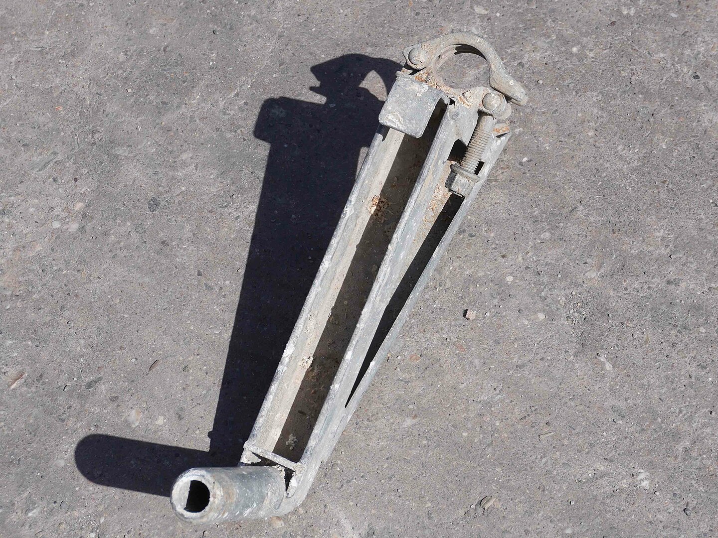 Konsole 36 (SW19 / 22), mit Rohrverbinder, integrierter Kippsicherung für 0,32m breite Gerüstböden