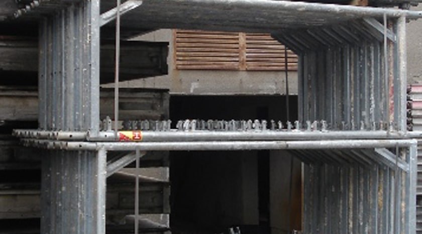 B- Vertikalrahmen 2,00m x 0,70m